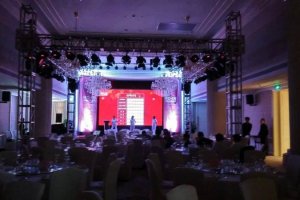 大型公司企业年会活动应怎样策划？？？